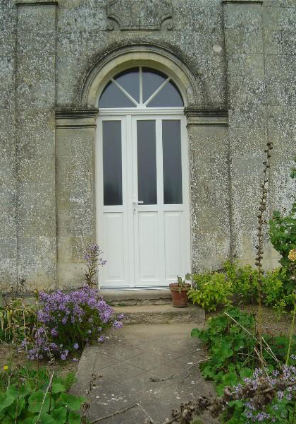 Pose porte d'entrée Angers Saumur Menuisier Loire Authion